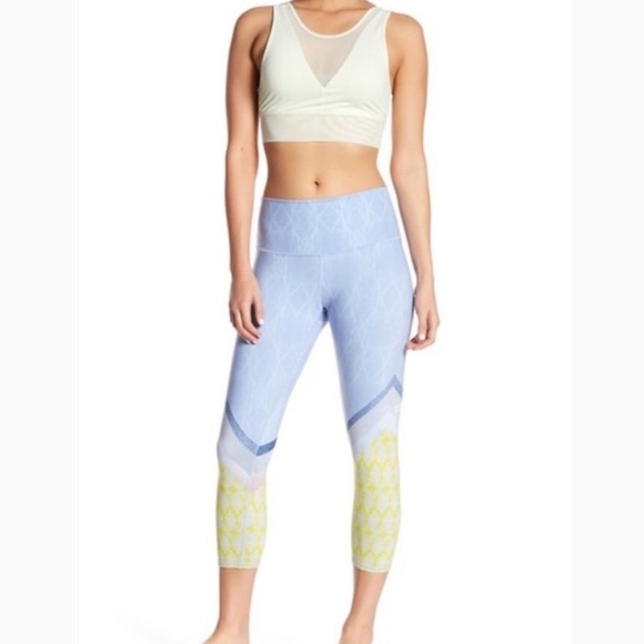 ALO Yoga Pants - ALO Airbrush Tree Lace Sky Cropped Yoga Pants Leggings - S